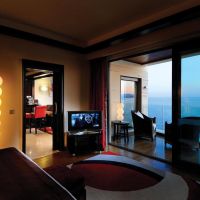 g10/honeymoon suite-bed room.jpg